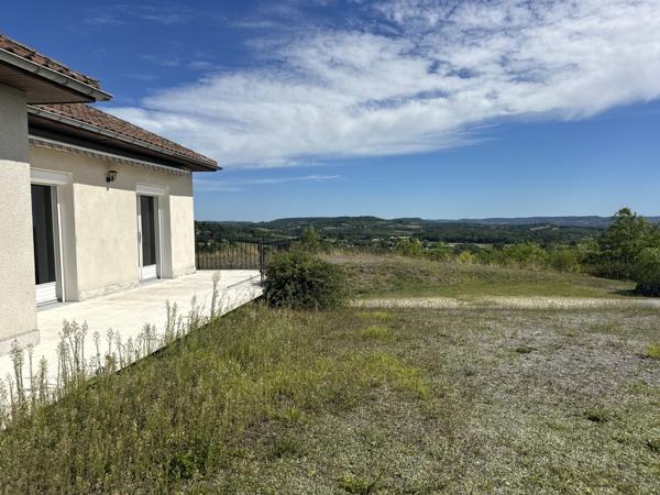 Villeneuve-sur-Lot (47300) Vue à couper le souffle ! Maison semi-enterrée avec grand terrain de 8930m3