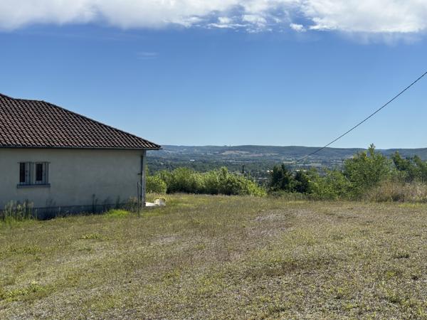 Villeneuve-sur-Lot (47300) Vue à couper le souffle ! Maison semi-enterrée avec grand terrain de 8930m3