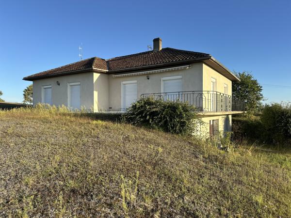 Villeneuve-sur-Lot (47300) Vue à couper le souffle ! Maison semi-enterrée avec grand terrain de 8930m3