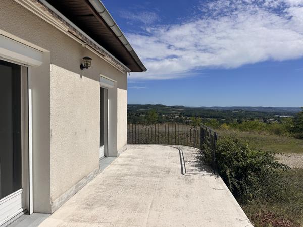 Villeneuve-sur-Lot (47300) Vue à couper le souffle ! Maison semi-enterrée avec grand terrain de 8930m3