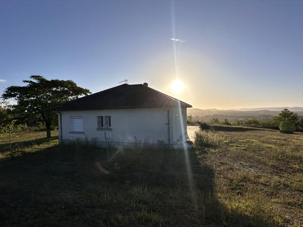 Villeneuve-sur-Lot (47300) Vue à couper le souffle ! Maison semi-enterrée avec grand terrain de 8930m3