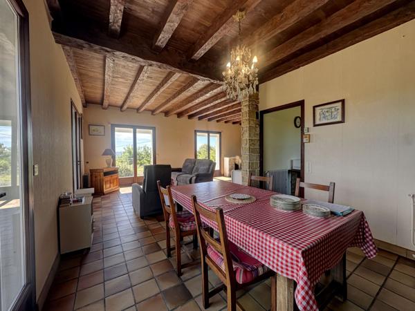 Villeneuve-sur-Lot (47300) Vue à couper le souffle ! Maison semi-enterrée avec grand terrain de 8930m3