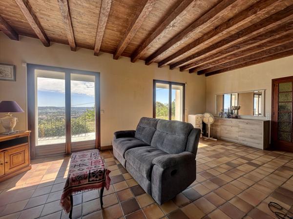 Villeneuve-sur-Lot (47300) Vue à couper le souffle ! Maison semi-enterrée avec grand terrain de 8930m3