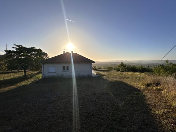 Villeneuve-sur-Lot (47300) Vue à couper le souffle ! Maison semi-enterrée avec grand terrain de 8930m3