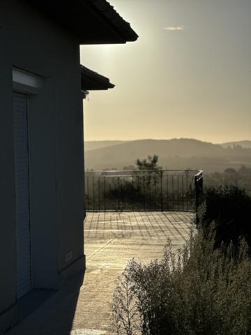 Villeneuve-sur-Lot (47300) Vue à couper le souffle ! Maison semi-enterrée avec grand terrain de 8930m3