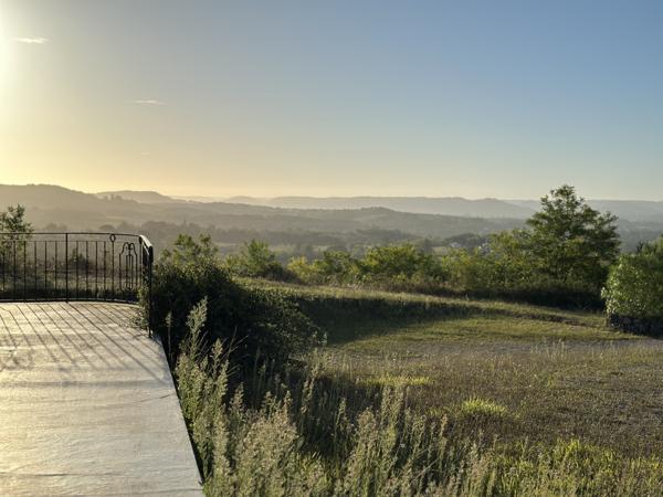 Villeneuve-sur-Lot (47300) Vue à couper le souffle ! Maison semi-enterrée avec grand terrain de 8930m3