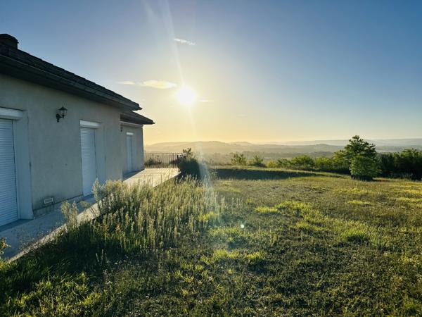 Villeneuve-sur-Lot (47300) Vue à couper le souffle ! Maison semi-enterrée avec grand terrain de 8930m3