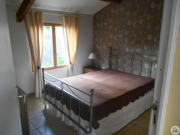 Bel ensemble immobilier en pierre avec piscine