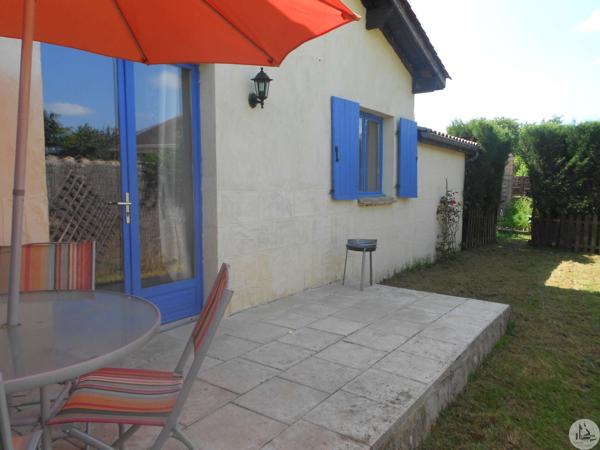 Bel ensemble immobilier en pierre avec piscine