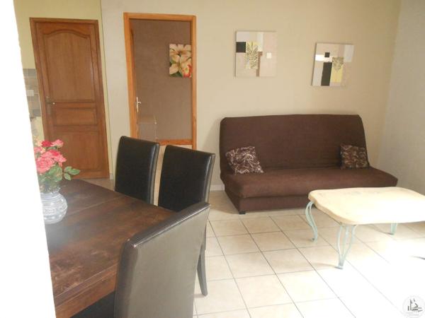 Bel ensemble immobilier en pierre avec piscine