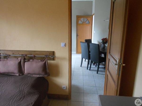 Bel ensemble immobilier en pierre avec piscine