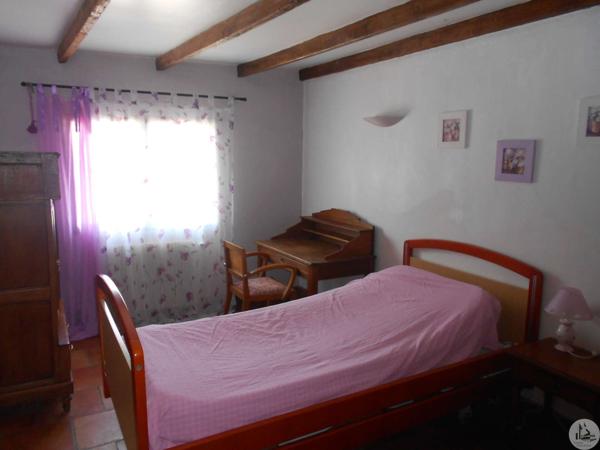 Bel ensemble immobilier en pierre avec piscine
