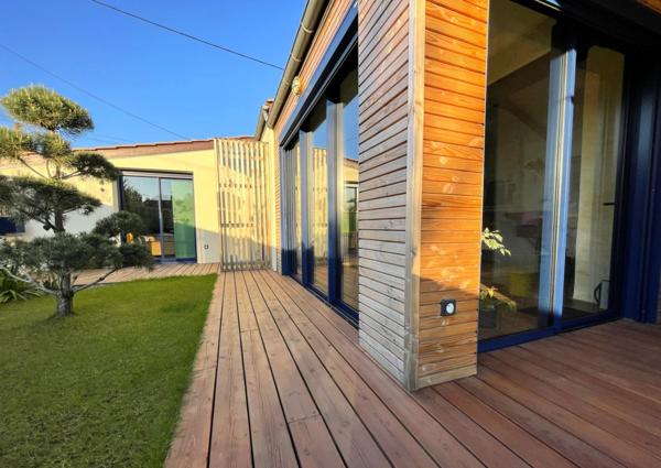 BEGLES (33) - COUP DE COEUR - MAISON RÉNOVÉE PAR ARCHITECTE - POSSIBILITE D'EXTENSION - GARAGE - DANS IMPASSE AU CALME