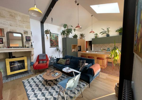 BEGLES (33) - COUP DE COEUR - MAISON RÉNOVÉE PAR ARCHITECTE - POSSIBILITE D'EXTENSION - GARAGE - DANS IMPASSE AU CALME