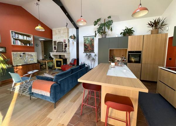 BEGLES (33) - COUP DE COEUR - MAISON RÉNOVÉE PAR ARCHITECTE - POSSIBILITE D'EXTENSION - GARAGE - DANS IMPASSE AU CALME