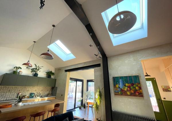 BEGLES (33) - COUP DE COEUR - MAISON RÉNOVÉE PAR ARCHITECTE - POSSIBILITE D'EXTENSION - GARAGE - DANS IMPASSE AU CALME