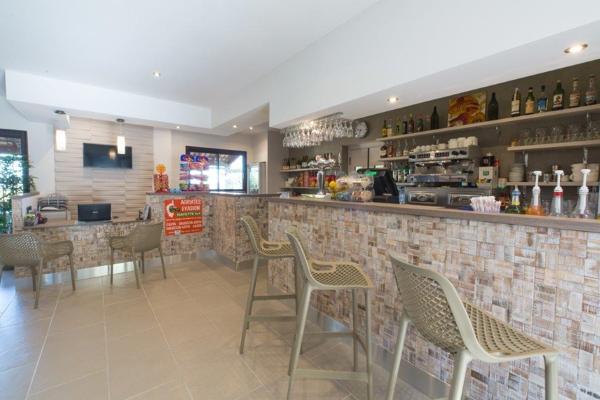 Saint-Florent (20217) Auberge restaurant à 15 minutes de Saint-Florent et à deux pas du chemin de la plage de Saleccia !!!!