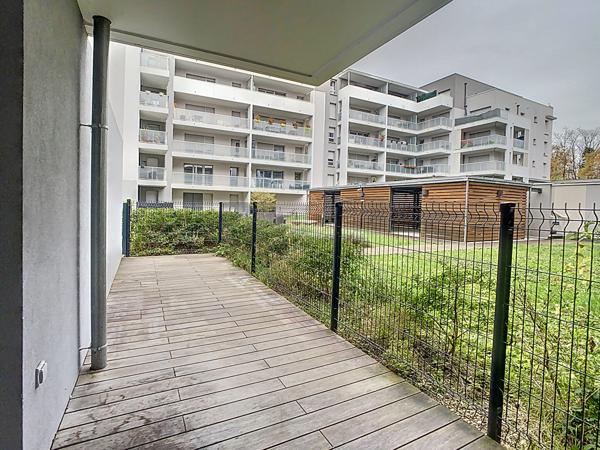 BRON - T1BIS AU RDC AVEC TERRASSE ET GARAGE